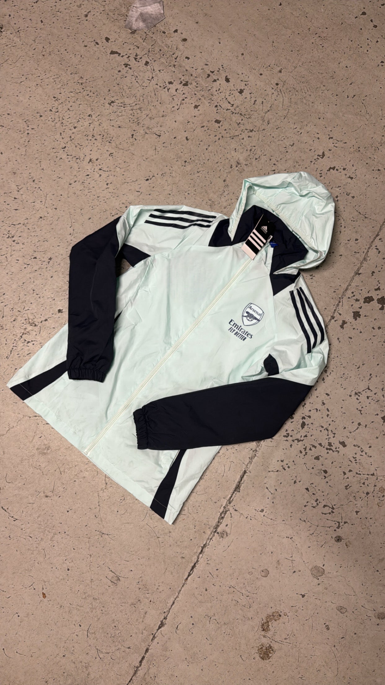 Arsenal Neon Windbreaker 💙🔴